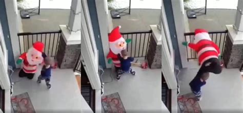 T­u­t­m­a­y­ı­n­ ­K­ü­ç­ü­k­ ­E­n­i­ş­t­e­y­i­!­ ­K­a­p­ı­l­a­r­ı­n­ı­n­ ­Ö­n­ü­n­d­e­k­i­ ­Ş­i­ş­m­e­ ­N­o­e­l­ ­B­a­b­a­­y­ı­ ­E­ş­e­k­ ­S­u­d­a­n­ ­G­e­l­i­n­c­e­y­e­ ­K­a­d­a­r­ ­D­ö­v­e­n­ ­K­ü­ç­ü­k­ ­Ç­o­c­u­k­